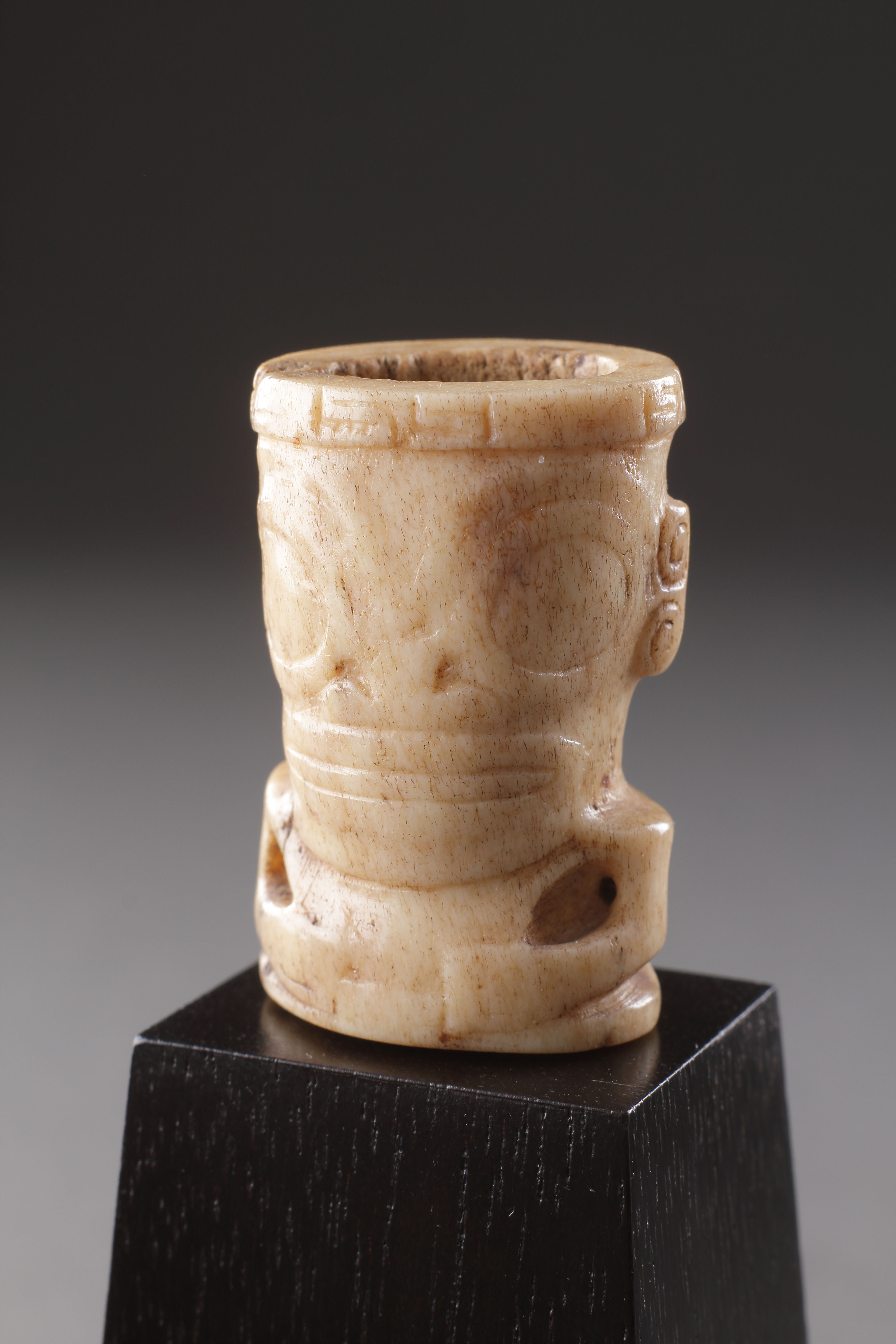 A Fine Polynesian ‘Ivi Po'o’ Bone Pendant / Toggle 